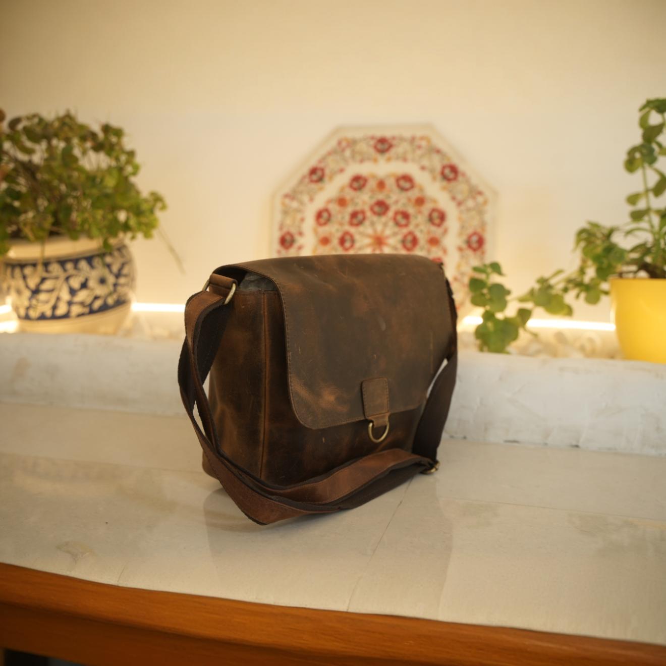 Crossbag with D Buckle